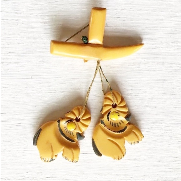 Bakelite Elephant Brooch Carved Butterscotch VTG